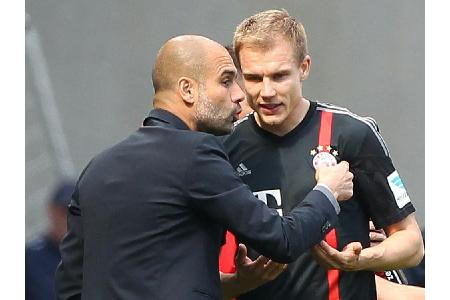 Bayern: Badstuber und Co-Trainer Clement in England im Gespräch Bayern: Badstuber und Co-Trainer Clement in England im Gespräch