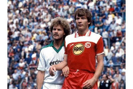 Der isländische Nationalstürmer (r.), in der Bundesliga für Borussia Dortmund, Fortuna Düsseldorf und Bayer Uerdingen unterw...