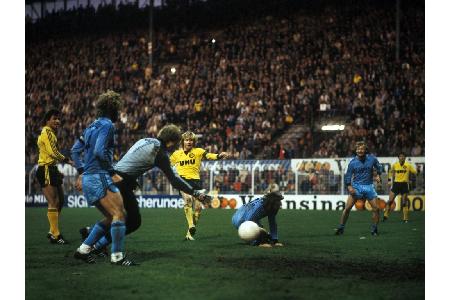 Beim 11:1 von Borussia Dortmund gegen Arminia Bielefeld am 6. November 1982 fielen so viele Tore wie selten in der Bundeslig...
