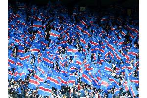 Nach Handstandversuch: Gestürzter Rangers-Fan in Leipzig leicht verletzt