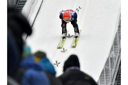 Eisenbichler stürzt in Innsbruck ab - Tande siegt und führt
