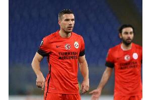 Gala-Sportdirektor: Podolski-Transfer nach China "in der Abschlussphase"