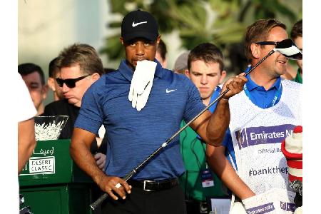 Dubai-Turnier unterbrochen - Kaymer auf Vormarsch, Woods steigt aus Dubai-Turnier unterbrochen - Kaymer auf Vormarsch, Woods steigt aus