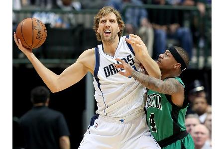 NBA: Zittersieg für Schröder, Rückschlag für Nowitzki NBA: Zittersieg für Schröder, Rückschlag für Nowitzki