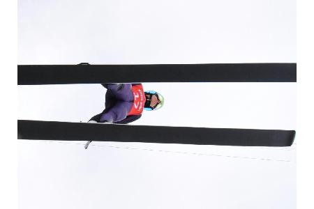 Skisprung-Teams holen Gold und Silber bei Junioren-WM Skisprung-Teams holen Gold und Silber bei Junioren-WM