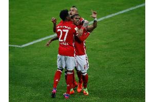 Glanzlose Bayern im Viertelfinale - Lahm wohl vor Karriereende