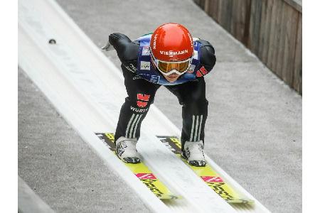 Dreifachsieg für Skispringerinnen: Althaus, Vogt und Würth schreiben Geschichte Dreifachsieg für Skispringerinnen: Althaus, Vogt und Würth schreiben Geschichte