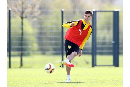 Vor Derby gegen Schalke: Dortmunds Weigl wieder im Training Vor Derby gegen Schalke: Dortmunds Weigl wieder im Training