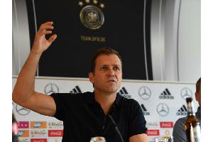 Bierhoff kann sich Fußball ohne Abseits vorstellen