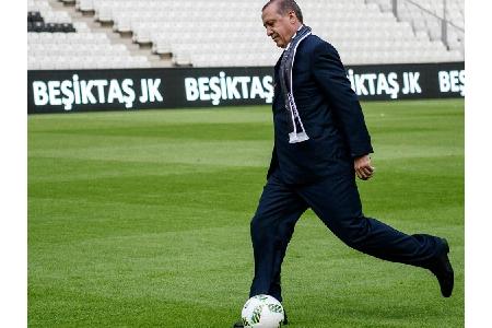 Erdogan preist DFB-Rivalen Türkei: Erdogan preist DFB-Rivalen Türkei: