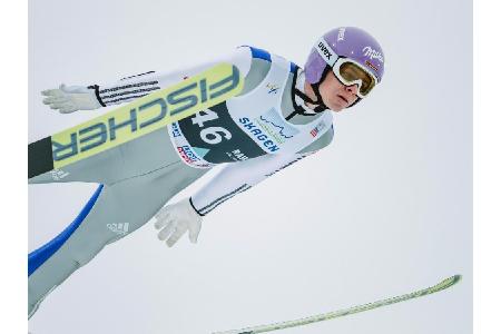 DSV-Skispringer am Rekordtag nur auf Rang fünf - Wellinger behält Führung DSV-Skispringer am Rekordtag nur auf Rang fünf - Wellinger behält Führung