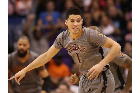 NBA: Devin Booker schafft als jüngster Spieler 70 Punkte NBA: Devin Booker schafft als jüngster Spieler 70 Punkte