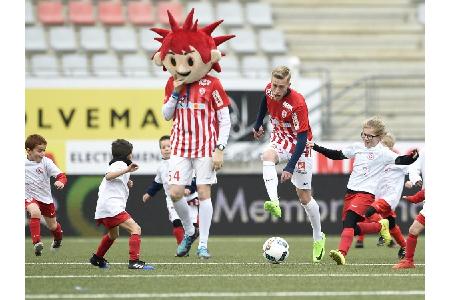 50 Stunden Fußball - 522 Tore: AS Nancy feiert seinen 50. 50 Stunden Fußball - 522 Tore: AS Nancy feiert seinen 50.