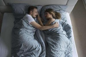 8 Anzeichen: Wurde dein neuer Partner emotional verletzt?