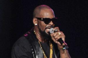 R. Kelly: Klage verpasst, weil er nicht lesen kann?
