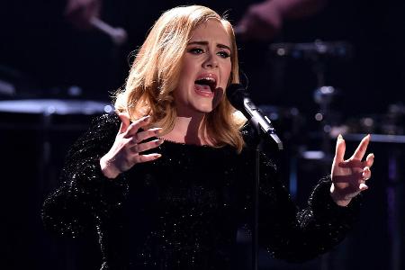 Mit seinem enormen finanziellen Erfolg im letzten Jahr konnte Ed Sheeran sogar Pop-Star Adele überholen, die sich mit einem ...