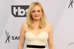 Ein Symbol für Frauenrechte: Elisabeth Moss trägt stolz das 'Handmaid's Tale'-Kostüm