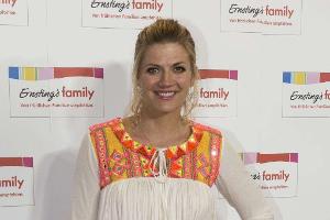 Weil sie stillte: Nina Bott aus Café geworfen