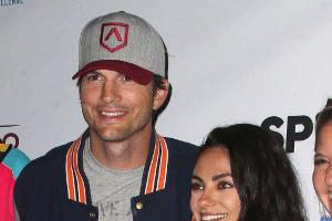 Witziges Video: Ashton Kutcher und Mila Kunis räumen Trennungsgerüchte aus dem Weg