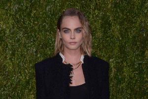 Happy Pride Month: Heiß, heißer, Cara Delevingne und Ashley Benson