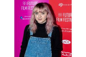 Russland, wach auf! Maisie Williams und Kollegen wollen Wale retten