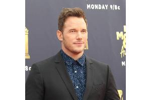 Chris Pratt wird für den guten Zweck zum Kellner