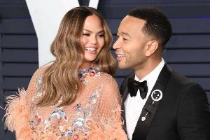 Liebeserklärung unter der Haut: Chrissy Teigen und John Legend haben jetzt Partnertattoos