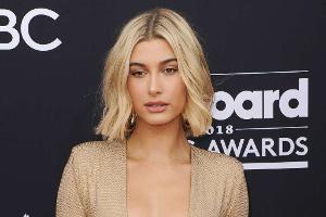 Der Schein trügt: Hailey Bieber weint nachts im Hotel