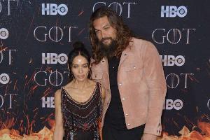 "Wir hätten sie fast verloren!" Jason Momoa erinnert sich an Emilia Clarkes lebensbedrohliches Aneurysma