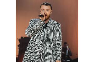 Kein Sixpack: Sam Smith kämpft mit ehrlichem Foto gegen Body-Shaming