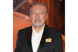 Karel Gott schäumt vor Wut: “Ich bin noch am Leben”