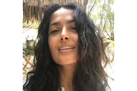 Salma Hayek postet auf Instagram ein Foto mit grauen Haaren Salma Hayek postet auf Instagram ein Foto mit grauen Haaren