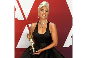 Oscar-Gewinnerin Lady Gaga: 30-Millionen-Legende um den Hals