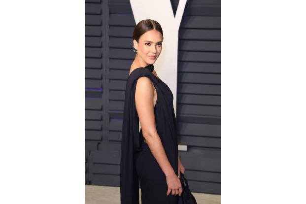 ...Jessica Alba, die zwar in 'Fantastic Four' alles gegeben hatte, deren Karriere nach dem gefloppten zweiten Teil aber bere...