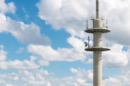 Bei LTE sind Übertragungsraten von bis zu 300 MBit pro Sekunde möglich. Wegen Engpässen der Kapazität liegt die wirkliche Ge...