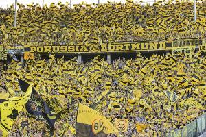 Pokalfinale: Eintracht-Fans auf der Osttribüne, BVB-Anhang am Marathontor