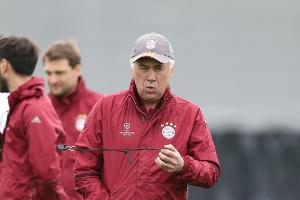 Einlasskontrollen bei Bayern-Training