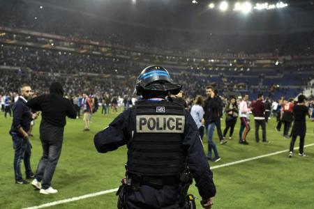 Nach Krawallen in Lyon: UEFA will noch Mittwoch ein Urteil verkünden Nach Krawallen in Lyon: UEFA will noch Mittwoch ein Urteil verkünden