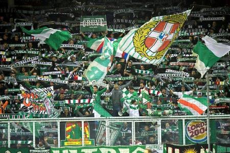 Rapid-Ultras stellen Mannschaft an Autobahn-Raststätte zur Rede Rapid-Ultras stellen Mannschaft an Autobahn-Raststätte zur Rede
