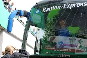 Vor Nordderby in Bremen: HSV-Bus attackiert und beschädigt