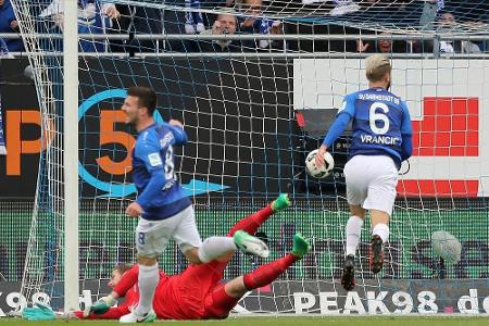 Darmstadt vertagt Abstieg nach Last-Minute-Sieg gegen schwache Schalker Darmstadt vertagt Abstieg nach Last-Minute-Sieg gegen schwache Schalker