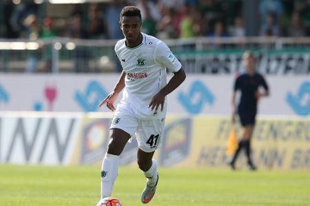 Trotz Arsenal- und Bayern-Offerten: Talent Bazee bis 2021 bei 96 Trotz Arsenal- und Bayern-Offerten: Talent Bazee bis 2021 bei 96