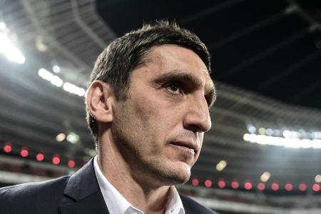 Nach Prügeldrohung gegen Bayer-Profi: Korkut nimmt sich Bailey zur Brust Nach Prügeldrohung gegen Bayer-Profi: Korkut nimmt sich Bailey zur Brust