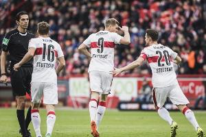 Trotz Kutschke-Hattrick: Stuttgart nach Aufholjagd Tabellenführer
