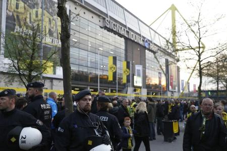 Nach Sprengstoffanschlag: Neuansetzung des BVB-Spiels unter höchsten Sicherheitsmaßnahmen Nach Sprengstoffanschlag: Neuansetzung des BVB-Spiels unter höchsten Sicherheitsmaßnahmen
