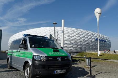 Polizei München: Bayern und Real Polizei München: Bayern und Real