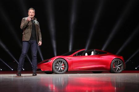 E-Rakete: Tesla stellt den kommenden Roadster vor E-Rakete: Tesla stellt den kommenden Roadster vor