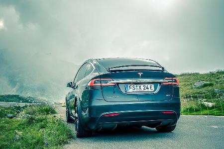 Hat Daimler heimlich Teslas Model X zerlegt? Hat Daimler heimlich Teslas Model X zerlegt?