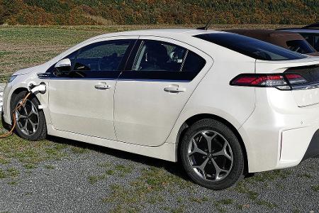 Von E-Autos geht kein höheres Unfallrisiko aus Von E-Autos geht kein höheres Unfallrisiko aus