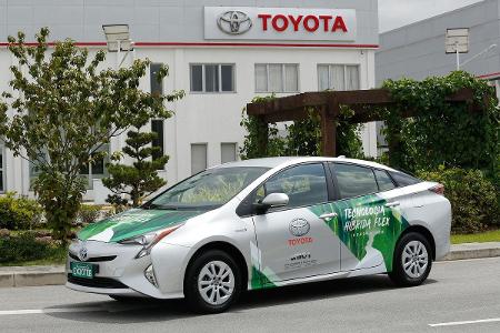 Dieser Toyota Hybrid fährt auch mit Ethanol Dieser Toyota Hybrid fährt auch mit Ethanol